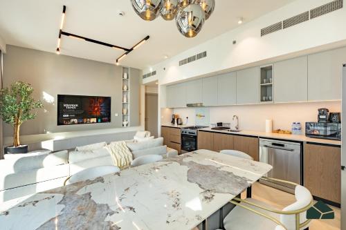 Luxurious 2BR | Sea and Burj View | BMS - image 6