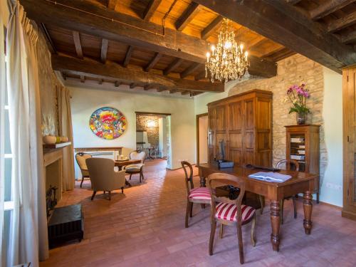 Fuajee, Borgo Cadonega in Baiso