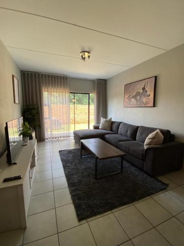 Yanaz Place