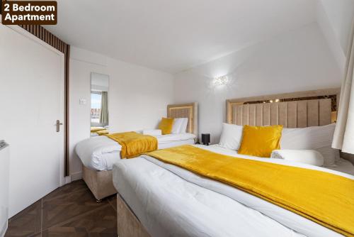Lively Soho Studios and 2 Bedroom In the Heart of Londons Nightlife No Lift GSG - main image