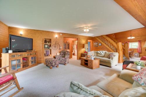 Boat Friendly Mullett Lake Home 3 Mi to Marina