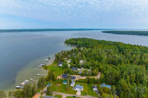 Boat & Pet Friendly Home Near Mullett Lake