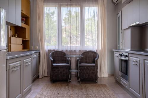 Retro-Chic 1BR Apartment next to Vasil Levski Blvd by Flat Mаnager, Sofia (Foto 5)