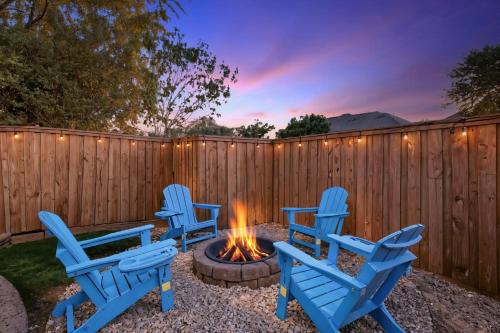 Parisian-Inspired 5-BD w Pool Playground Cinema in ลูอิสวิลล์ (TX)