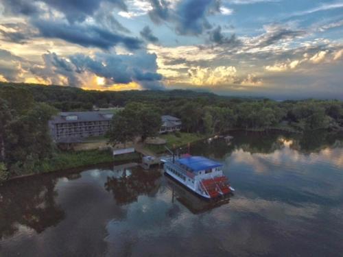 Paddle Wheel Inn