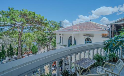 Surrounding environment, Chu Mansion Dalat - Chill & Grill and Pickeball in Dalat