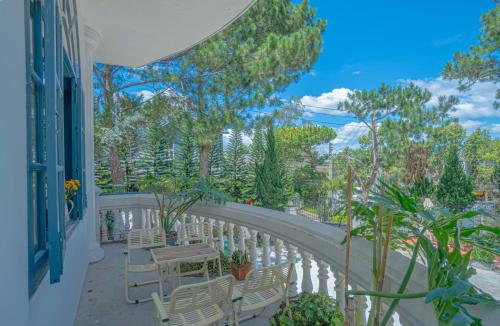 room detail thumbnail 1