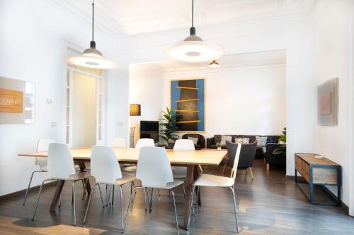 Apartamento Premium 5 Hab - 4 Baños- Balcón a Gran Vía - Grupos hasta 12 - Passeig Gràcia 8 min, Barcelona (foto 3)