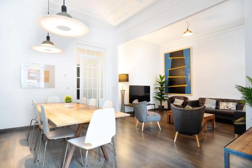 Apartamento Premium 5 Hab - 4 Baños- Balcón a Gran Vía - Grupos hasta 12 - Passeig Gràcia 8 min, Barcelona (foto 8)