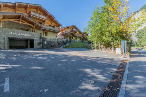 3 Sophie - B103 near La Ferme de Seraussaix