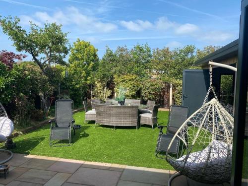 Elegant and Spacious 4 Bedroom Property with Driveway Parking in Ellesmere Port