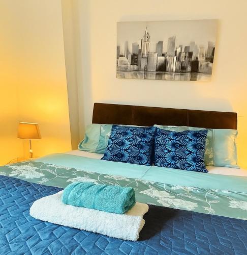 The Blue Haven - Calm and Cozy Stay in Mallow Road