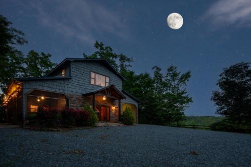 Moonlight Retreat - Private Pool Home Game Room in Blue Ridge, USA