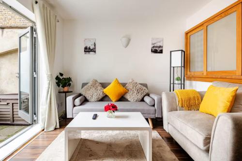 Canary Wharf Gem - Prvt Parking - Fast WiFi - Sleeps 4
