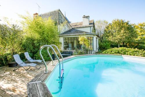 Peldbaseins, Le Gîte du Château Fouquet - Piscine privée (Le Gite du Chateau Fouquet - Piscine privee) in Epieds