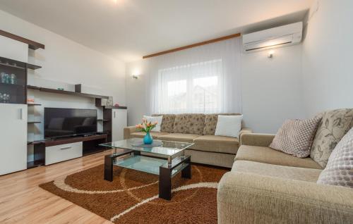 1 Bedroom Gorgeous Apartment In Gracac in Gracac