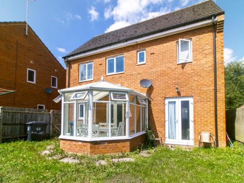 Pass the Keys Spacious 4-Bedroom Home Prime Hatfield Location gîte à louer Hatfield Business Park