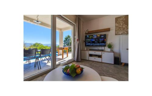Stunning Home In Sinj in Brnaze