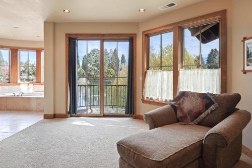 Drake Park Villa-On River-3BR/2.5B - image 11