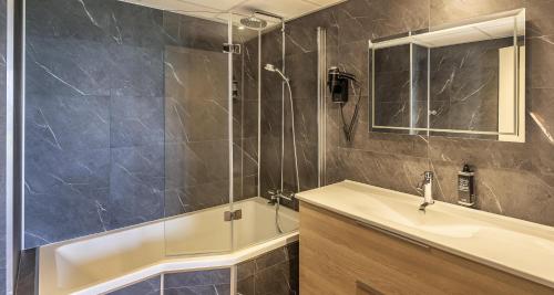 Brit Hotel Privilège Cap Ouest 3*