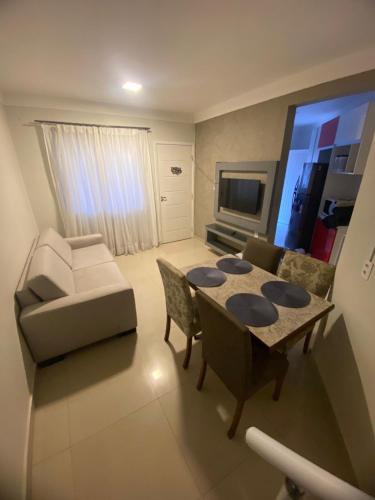 Casa em São Paulo 2 suítes e vaga de garagem (Casa em Sao Paulo 2 suites e vaga de garagem) in シダーデ アデマル