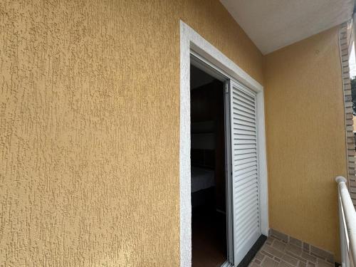 Casa em São Paulo 2 suítes e vaga de garagem (Casa em Sao Paulo 2 suites e vaga de garagem) in シダーデ アデマル