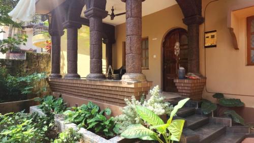 The Cozy Nest I 2BHK I 5 min drive to the beach - image 2