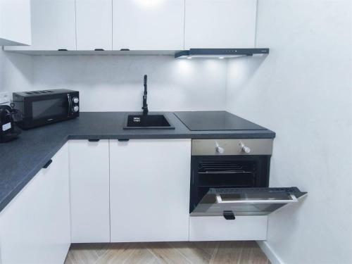 ALFA Stuttgart Doppelzimmer mit Teeküche und Terrasse Porsche Bosch l Gemeinschaftsbad WIFI SmartTV l Double room with kitchenette and terrace l shared bathroom BS21A5, Stoccarda (foto 10)