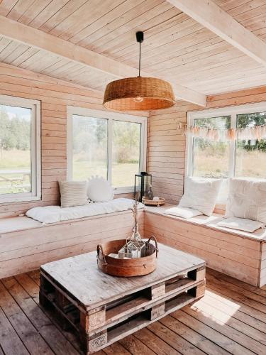 Luxurious red cottage with wood stove near lake in Gölberga