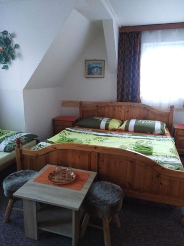4 twin beds