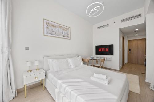 Elite Escape - Getaway in Azizi Riviera 29, Dubai
