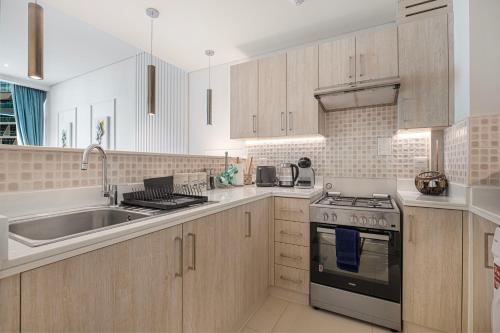 Restay Homes at Seven Palm Hotel & Apartments - Pool and Beach Access included - image 9