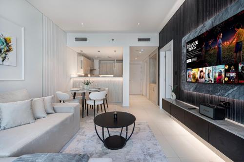 Restay Homes at Seven Palm Hotel & Apartments - Pool and Beach Access included - image 12