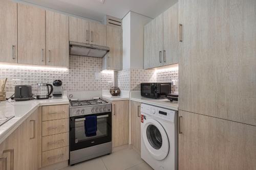 Restay Homes at Seven Palm Hotel & Apartments - Pool and Beach Access included - image 5