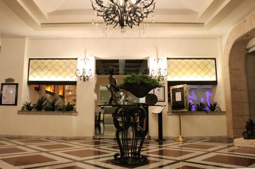 76113312 HS HOTSSON Hotel Leon