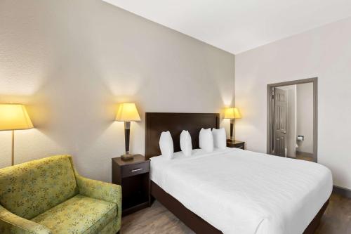 Quality Inn & Suites La Porte - image 10
