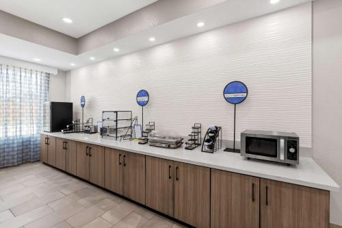 Quality Inn & Suites La Porte - image 13