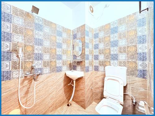 Hotel S-Sriman-Palace Residency Near Jagannath Temple - Fully Air Conditioned Hotel - Prime Location 여행 추천 - 로드트립
