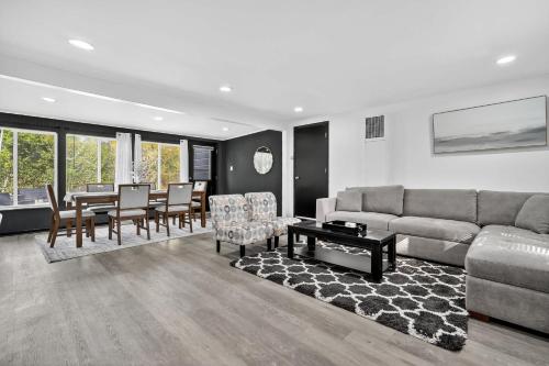 Greenway Getaway-Private Huge outdoor fun, Game,Navy