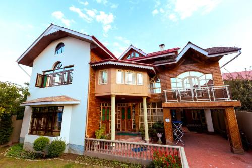 Exterior view, Nuh Villa - Luxury stay with Kashmiri Warmth near Sheikh ul-Alam International Airport