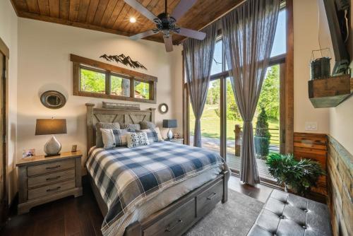 Red Wolf Chalet at Eagles Nest in Banner Elk, USA