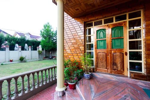 Entrance, Nuh Villa - Luxury stay with Kashmiri Warmth near Sheikh ul-Alam International Airport