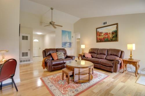 Savannah Escape about 11 Mi to Historic District!
