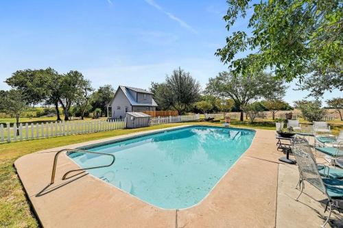 Úszómedence, Salome's Chateau in Taylor (TX)