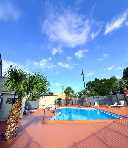 Days Inn by Wyndham Tallahassee University Center - image 11