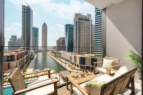 Brand-New 1BR Peninsula With Canal Views, Dubai