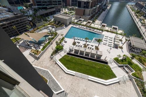 Brand-New 1BR Peninsula With Canal Views, Dubai (Foto 5)