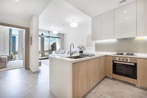 Brand-New 1BR Peninsula With Canal Views, Dubai (Foto 7)
