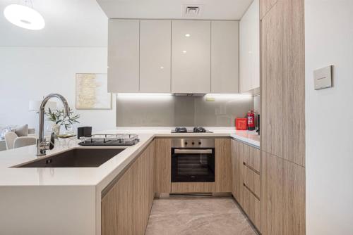 Brand-New 1BR Peninsula With Canal Views, Dubai (Foto 10)