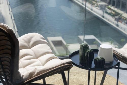 StayMada - Peninsula Waterfront and Pool Views - image 12